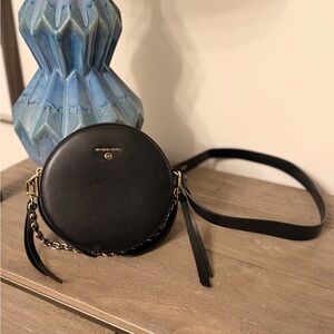 Never Worn | Michael Kors Unique Black Round Crossbody Bag with Gold Chain